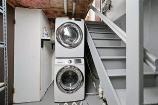 4 Cottage Ct, Middle Island, NY 11953 - Photo 11