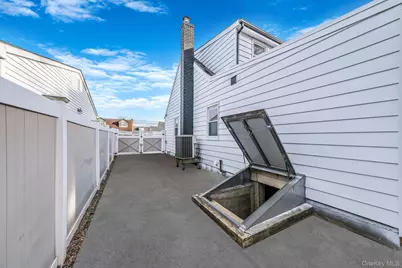 73 Midwood Avenue, Farmingdale, NY 11735 - Photo 27