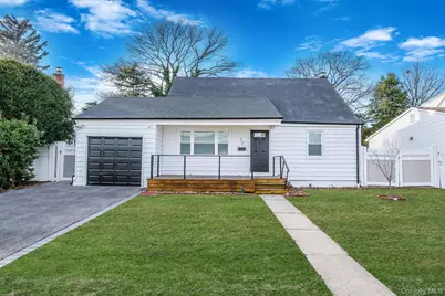 73 Midwood Avenue, Farmingdale, NY 11735 - Photo 3