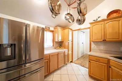 72 Cranberry Street, Central Islip, NY 11722 - Photo 3