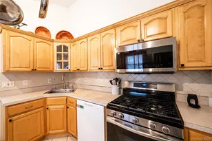 72 Cranberry St, Central Islip, NY 11722 - Photo 5