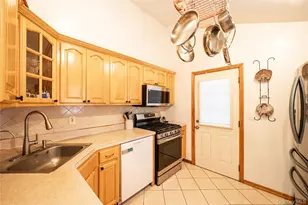 72 Cranberry St, Central Islip, NY 11722 - Photo 7