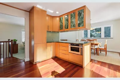 32 Allan Lane, Mount Kisco, NY 10549 - Photo 9