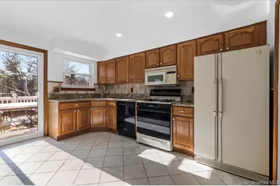 20 Alex Lane #1, Glen Cove, NY 11542 - Photo 9