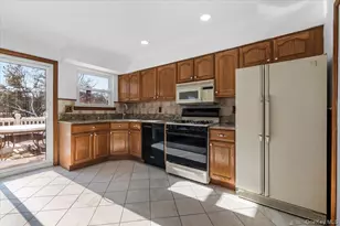 20 Alex Ln, Glen Cove, NY 11542 - Photo 9