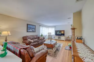 205 Beach Dr, Mahopac, NY 10541 - Photo 3