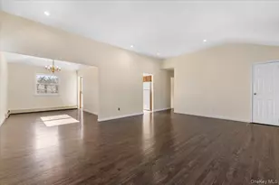 20 Alex Ln, Glen Cove, NY 11542 - Photo 5