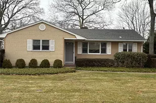 17 Whiting Rd, East Quogue, NY 11942 - Photo 3