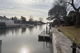 17 Whiting Rd, East Quogue, NY 11942 - Photo 3