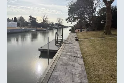 17 Whiting Road, East Quogue, NY 11942 - Photo 3