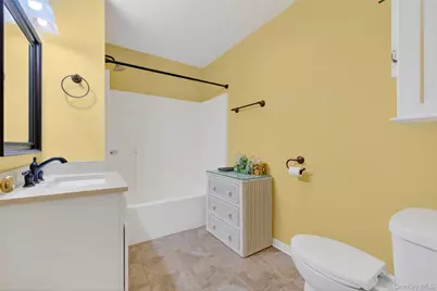 202 Falcon Court, Poughkeepsie, NY 12603 - Photo 17