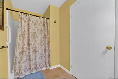 202 Falcon Court, Poughkeepsie, NY 12603 - Photo 15