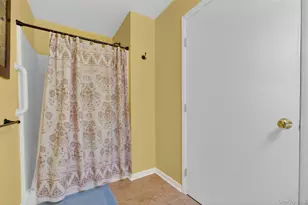 202 Falcon Ct, Poughkeepsie, NY 12603 - Photo 15