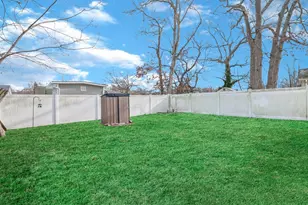 27 Denton St, Patchogue, NY 11772 - Photo 23