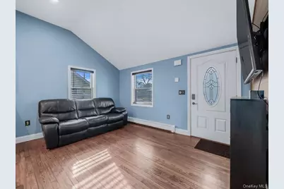 27 Denton Street, Patchogue, NY 11772 - Photo 5