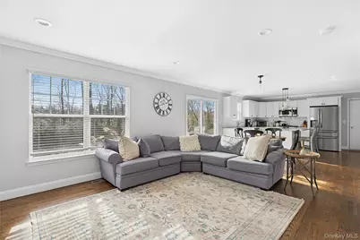 3 Lincoln Avenue, Manorville, NY 11949 - Photo 5