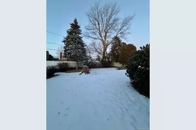 107 Ball Park Lane, Hicksville, NY 11801 - Photo 25