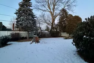 107 Ball Park Ln, Hicksville, NY 11801 - Photo 25