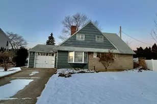 107 Ball Park Ln, Hicksville, NY 11801 - Photo 3