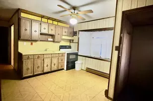 107 Ball Park Ln, Hicksville, NY 11801 - Photo 7