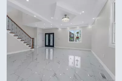 918 N 6th Street, New Hyde Park, NY 11040 - Photo 5