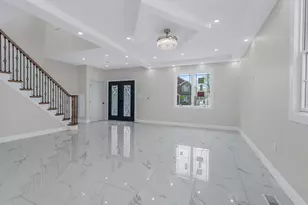 918 N 6th St, New Hyde Park, NY 11040 - Photo 5