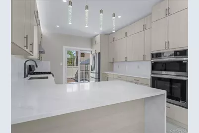 918 N 6th Street, New Hyde Park, NY 11040 - Photo 9