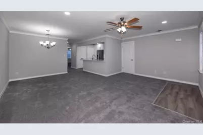 81 Secatogue Avenue #6, Farmingdale, NY 11735 - Photo 3