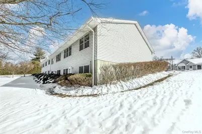 8 Windsor Circle, New City, NY 10956 - Photo 3