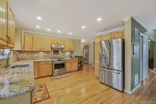5 Old Neck Ct, Manorville, NY 11949 - Photo 17