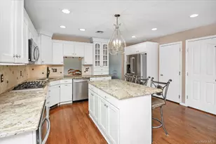 14 Donna Pl, East Islip, NY 11730 - Photo 11