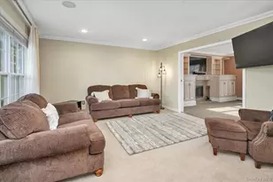 14 Donna Pl, East Islip, NY 11730 - Photo 15