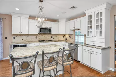 14 Donna Place, East Islip, NY 11730 - Photo 13