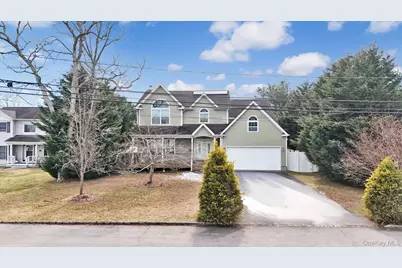 14 Donna Place, East Islip, NY 11730 - Photo 3