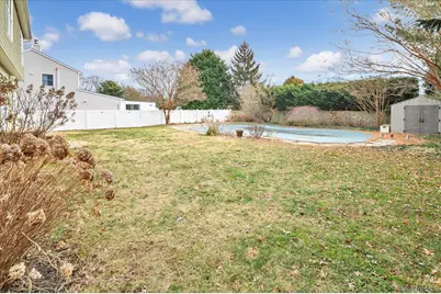 14 Donna Place, East Islip, NY 11730 - Photo 27