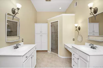 14 Donna Place, East Islip, NY 11730 - Photo 19