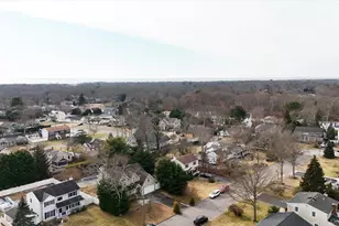 14 Donna Pl, East Islip, NY 11730 - Photo 35