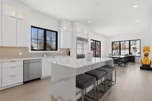 9 Sequoia Cir, Manhasset, NY 11030 - Photo 13