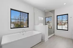 9 Sequoia Cir, Manhasset, NY 11030 - Photo 27