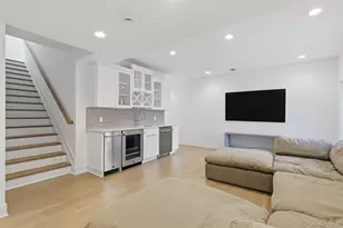 9 Sequoia Cir, Manhasset, NY 11030 - Photo 33