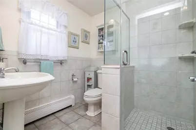 29 Norwich Avenue, Lynbrook, NY 11563 - Photo 17