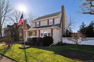 29 Norwich Ave, Lynbrook, NY 11563 - Photo 3