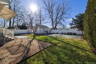 29 Norwich Ave, Lynbrook, NY 11563 - Photo 25