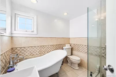 36 Brian Street, New Hyde Park, NY 11040 - Photo 19