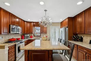 67 Combes Ave, Hicksville, NY 11801 - Photo 15