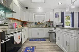 5 Plum Tree Ln, Commack, NY 11725 - Photo 9