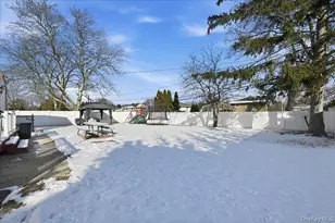 5 Plum Tree Ln, Commack, NY 11725 - Photo 21