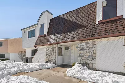 141 Pointe Circle N #141, Coram, NY 11727 - Photo 3