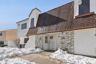 141 Pointe Cir N, Coram, NY 11727 - Photo 3