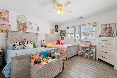 141 Pointe Circle N #141, Coram, NY 11727 - Photo 9